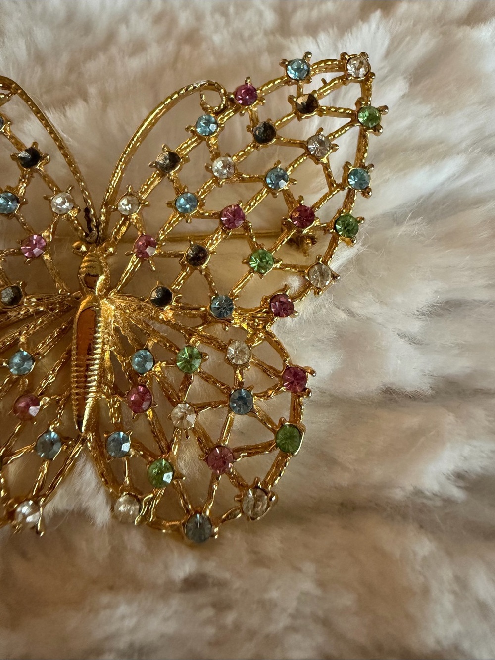 Vintage Gold Tone Butterfly Brooch Multicolor Rhinestone Filigree Estate Style - Picture 5 of 7